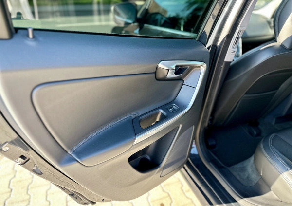 Volvo XC 60 cena 74900 przebieg: 225000, rok produkcji 2016 z Żarów małe 631